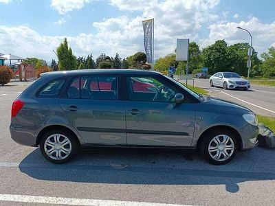 Silber Gebraucht 2011 Skoda Fabia Classic Kleinwagen | € 1.500