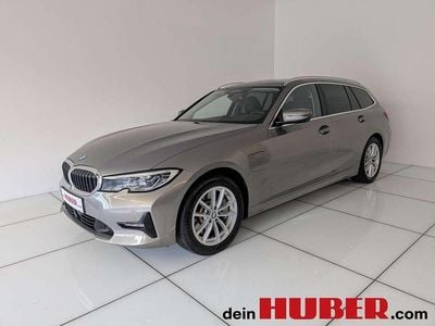 Grau Gebraucht 2021 BMW 330e Advantage Kombi | € 25.990 (Teuer)