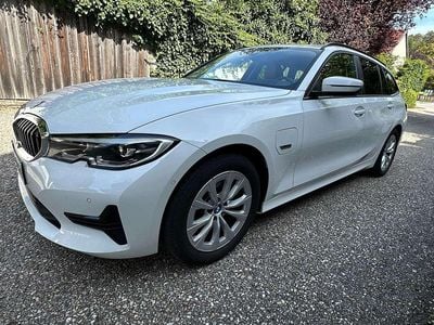 Weiß Gebraucht 2022 BMW 320 Advantage Kombi | € 32.900 (Fairer Preis)