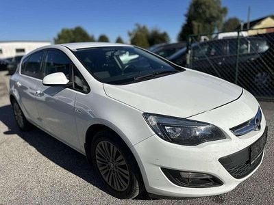 Weiß Gebraucht 2014 Opel Astra Limousine | € 3.490