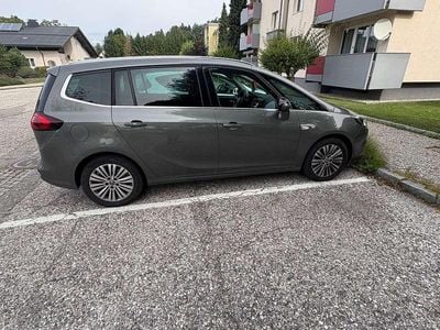 Grau Gebraucht 2017 Opel Zafira Tourer Van / Kleinbus | € 8.990