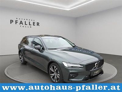 Neu Volvo V60 197 PS (144 kW) 2025 Gold Kombi