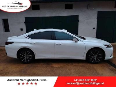 Weiß Gebraucht 2024 Lexus ES300H Business Edition Limousine | € 43.495