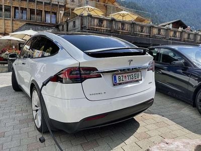 Weiß Gebraucht 2016 Tesla Model X SUV | € 28.800