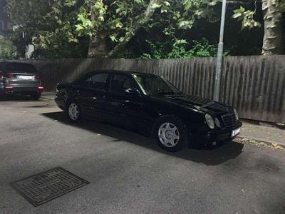 Gebraucht 2001 Mercedes E200 Classic Limousine | € 1.750