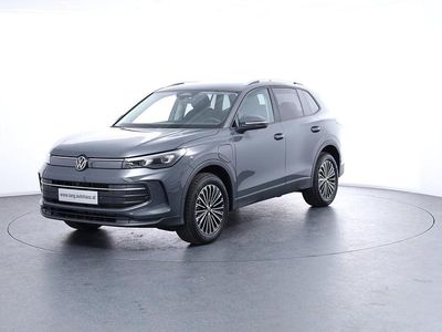 Mittelgrau metallic Neu 2025 VW Tiguan SUV | € 46.190 (Guter Preis)
