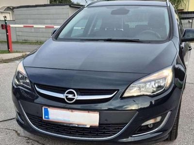 Gebraucht Opel Astra Sport 131 PS (96 kW) 2014 Grün Kombi