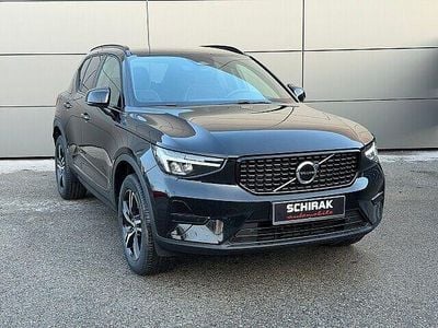 Neu Volvo XC40 163 PS (119 kW) 2025 Schwarz SUV
