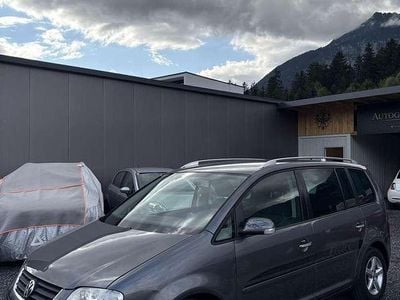 Grau Gebraucht 2004 VW Touran Trendline Van / Kleinbus | € 2.990 (Fairer Preis)