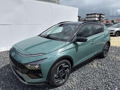 Neu Hyundai Bayon Premium 99 PS (72 kW) 2025 Grün SUV