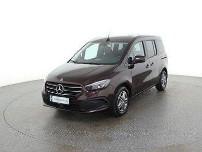 Rubellitrot metallic Gebraucht 2024 Mercedes T180 Style Van / Kleinbus | € 39.588