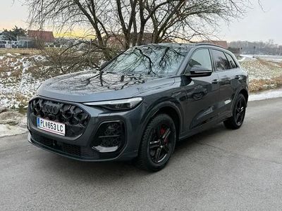 Dunkelgrau metallic Neu 2026 Audi Q5 Ambiente SUV | € 75.900 (Fairer Preis)