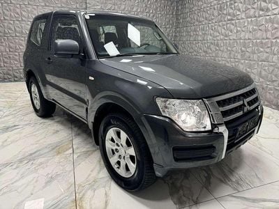 Grau Gebraucht 2015 Mitsubishi Pajero Edition SUV | € 13.990