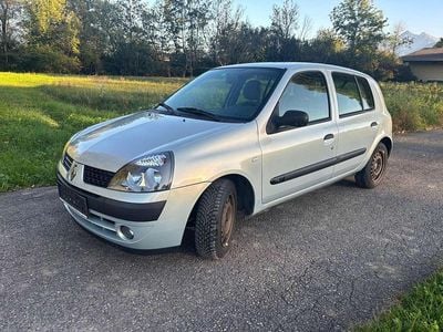 Grau Gebraucht 2002 Renault Clio II Kleinwagen | € 3.000 (Fairer Preis)