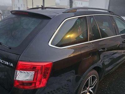 Schwarz Gebraucht 2015 Skoda Octavia Style Kombi | € 3.600