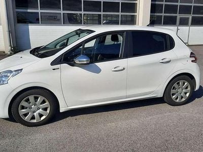 Weiß Gebraucht 2015 Peugeot 208 Active Kleinwagen | € 2.900 (Superpreis)