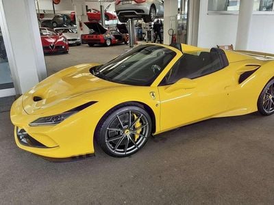Gelb Gebraucht 2023 Ferrari F8 Cabrio | € 480.000