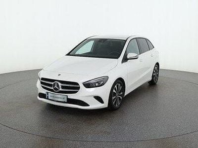 Polarweiß Gebraucht 2022 Mercedes B180 Van / Kleinbus | € 25.900 (Fairer Preis)