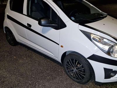 Gebraucht Chevrolet Spark 68 PS (50 kW) 2011 Weiß Kleinwagen