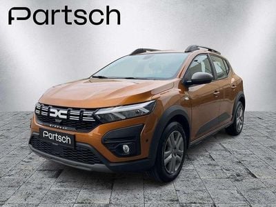 Orange Gebraucht 2023 Dacia Sandero Expression Limousine | € 13.990