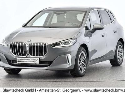 Grau Gebraucht 2023 BMW 225 Luxury Line Kombi | € 31.900