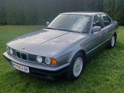 Grau Gebraucht 1991 BMW 520 Limousine | € 13.800
