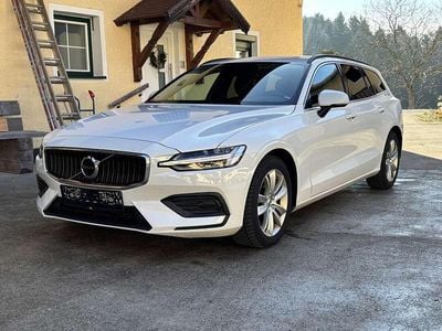 Gebraucht Volvo V60 Momentum 197 PS (144 kW) 2021 Weiß Kombi