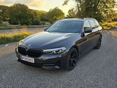 Grau Gebraucht 2021 BMW 520 Kombi | € 32.000