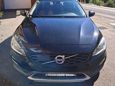 Schwarz Gebraucht 2015 Volvo V60 CC Kinetic Kombi | € 9.500