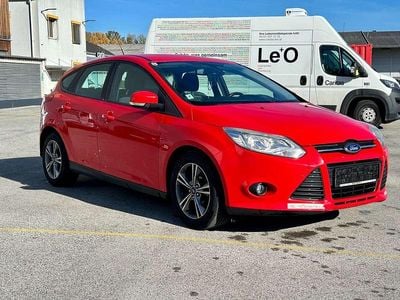 Rot Gebraucht 2014 Ford Focus Limousine | € 2.690