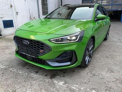 Grün Gebraucht 2023 Ford Focus ST Kombi | € 39.900