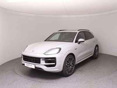 Grau Gebraucht 2025 Porsche Cayenne S E-Hybrid SUV | € 144.900 (Etwas zu teuer)