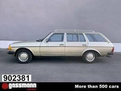 Grün Gebraucht 1985 Mercedes E280 Kombi | € 30.000