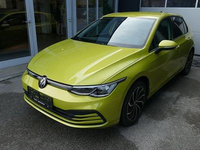 Mittelgelb metallic Gebraucht 2022 VW Golf VIII Life Limousine | € 20.412 (Fairer Preis)