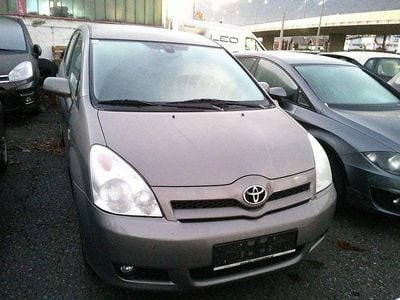 Beige Gebraucht 2004 Toyota Corolla Verso Van / Kleinbus | € 2.200