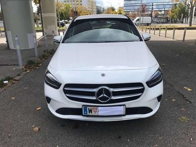 Weiß Gebraucht 2023 Mercedes 180 Limousine | € 28.700 (Superpreis)