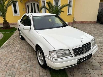 Weiß Gebraucht 1994 Mercedes C220 Elegance Limousine | € 5.900