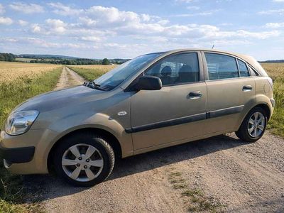 Gold Gebraucht 2009 Kia Rio Active Limousine | € 2.950