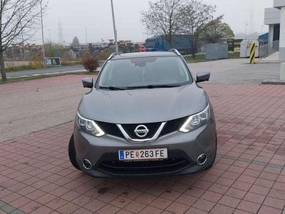 Grau Gebraucht 2016 Nissan Qashqai Tekna SUV | € 11.000 (Teuer)