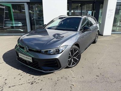 Mittelgrau normal Neu 2025 VW Passat Sport Kombi | € 54.990 (Etwas zu teuer)