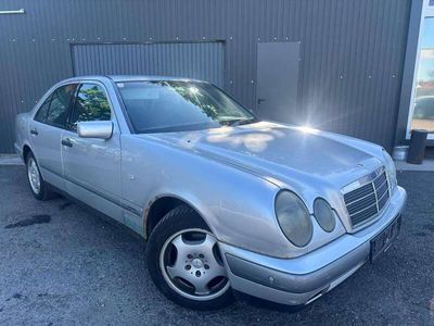 gebraucht Mercedes E240 Classic Aut. // PICKEL BIS 7/2024 //