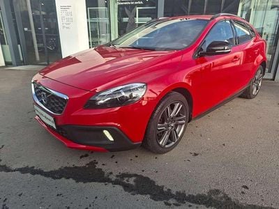 Gebraucht Volvo V40 CC Momentum 114 PS (83 kW) 2015 Mittelrot  normal Kombi