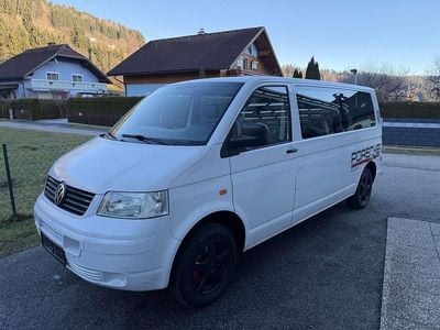 Weiß Gebraucht 2010 VW Caravelle Van / Kleinbus | € 8.990