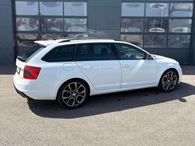 Weiß Gebraucht 2015 Skoda Octavia RS Kombi | € 13.250 (Etwas zu teuer)
