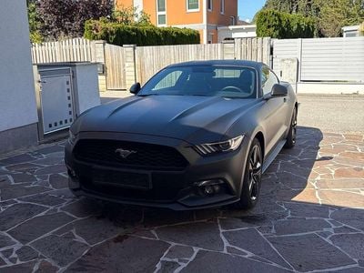 Weiß Gebraucht 2016 Ford Mustang Coupé | € 34.500
