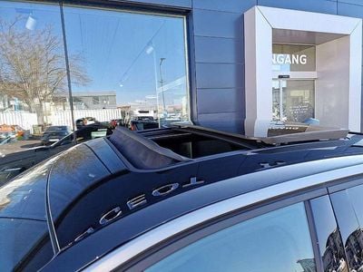 Schwarz Neu 2025 Peugeot e-3008 SUV | € 56.456 (Etwas zu teuer)