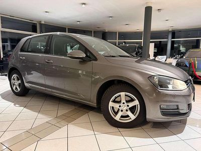 Grau Gebraucht 2015 VW Golf VII Comfortline Kleinwagen | € 13.990 (Fairer Preis)