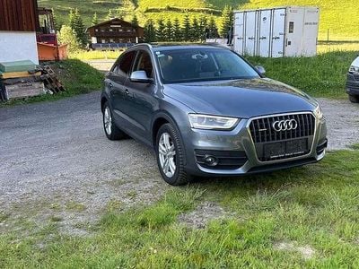 Grau Gebraucht 2013 Audi Q3 SUV | € 13.000 (Fairer Preis)