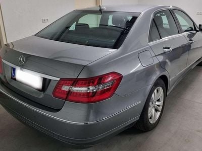 Grau Gebraucht 2010 Mercedes E220 Avantgarde Limousine | € 13.990 (Superpreis)