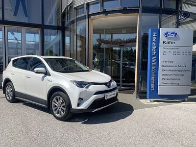 Perlmutt weiß metallic Gebraucht 2018 Toyota RAV4 Hybrid Lounge SUV | € 28.590